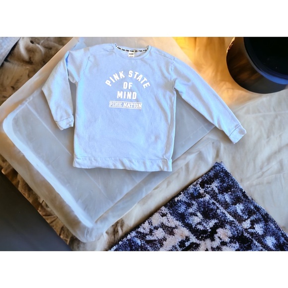 PINK Victoria's Secret Tops - 💗 💙 PINK Victoria’s Secret Blue Oversized Sweatshirt size Medium